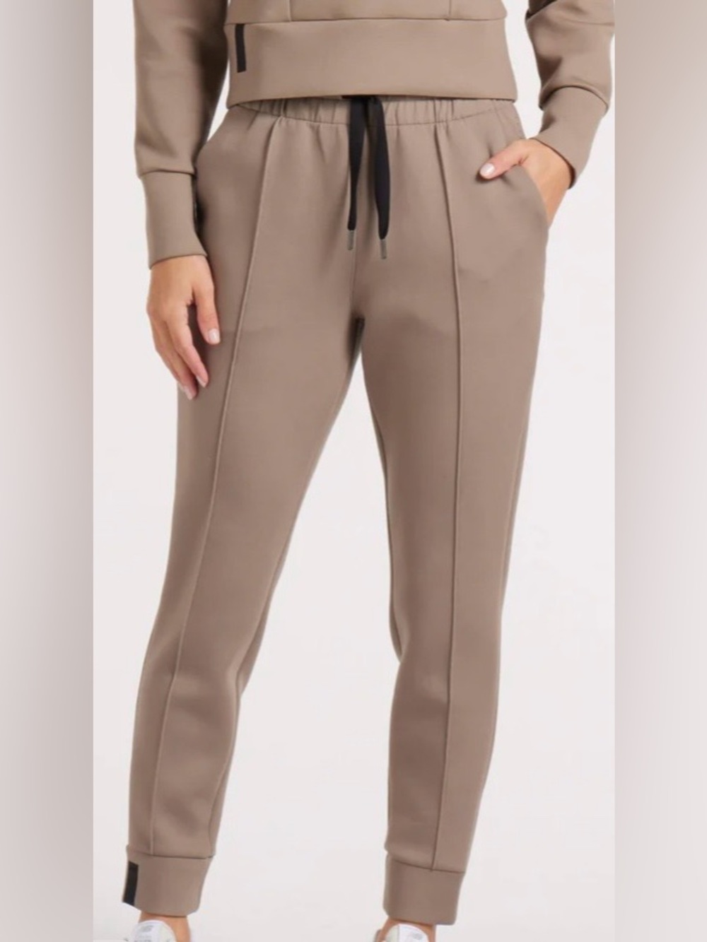 UNRL Women’s Lux Break Sweat Jogger, hazelnut color, size medium